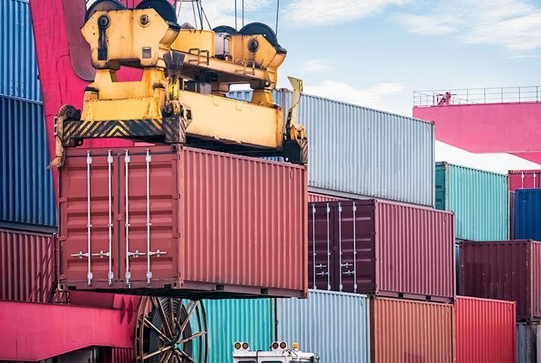 containers loading and unloading